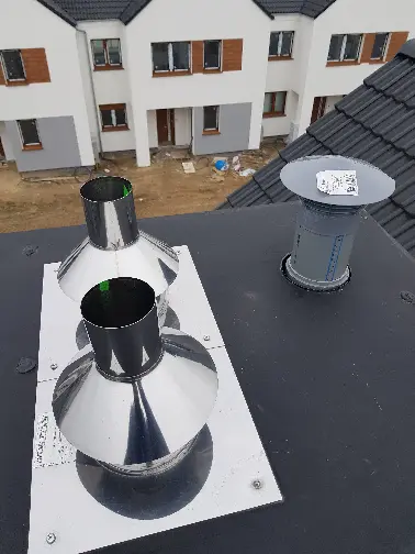 Nowoczesny system kominowy do pieca gazowego na dachu budynku
